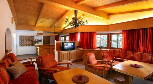 Hotel Taxacher كيرشبرغ ان تيرول المظهر الخارجي الصورة